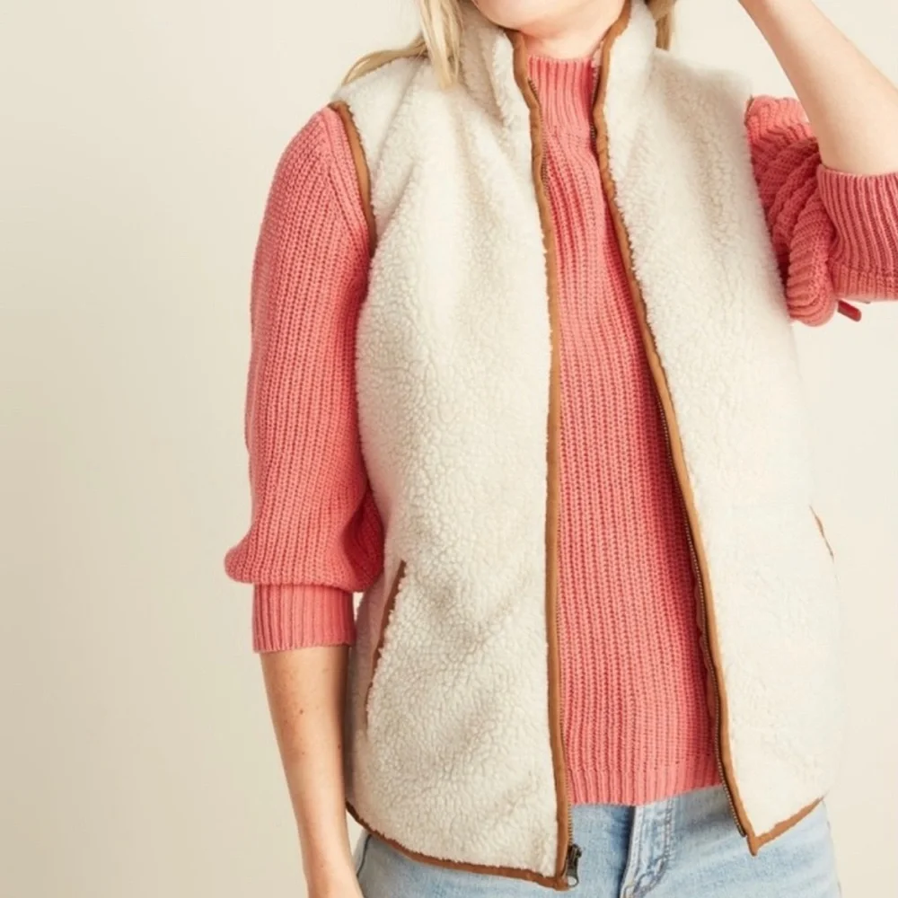 Old Navy Sherpa Vest Size: XL - Picture 1 of 6